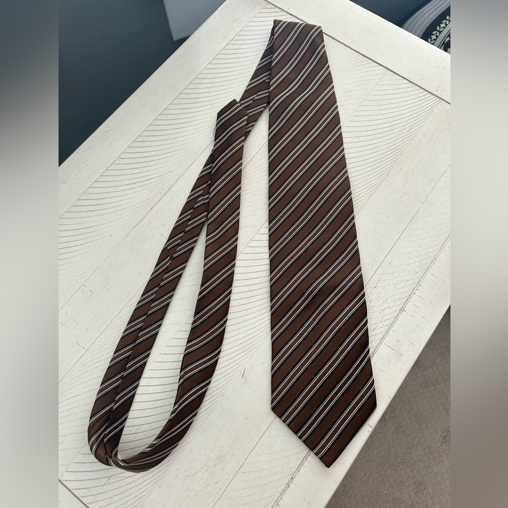Neck tie